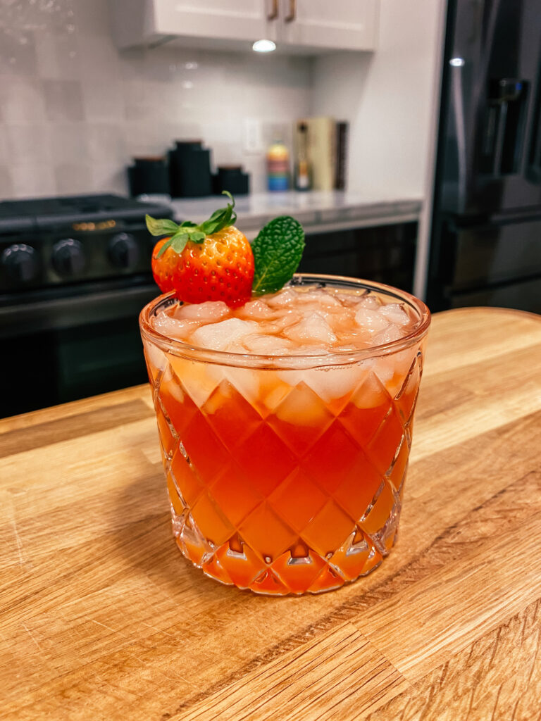 strawberry kentucky mule cocktail drink recipe