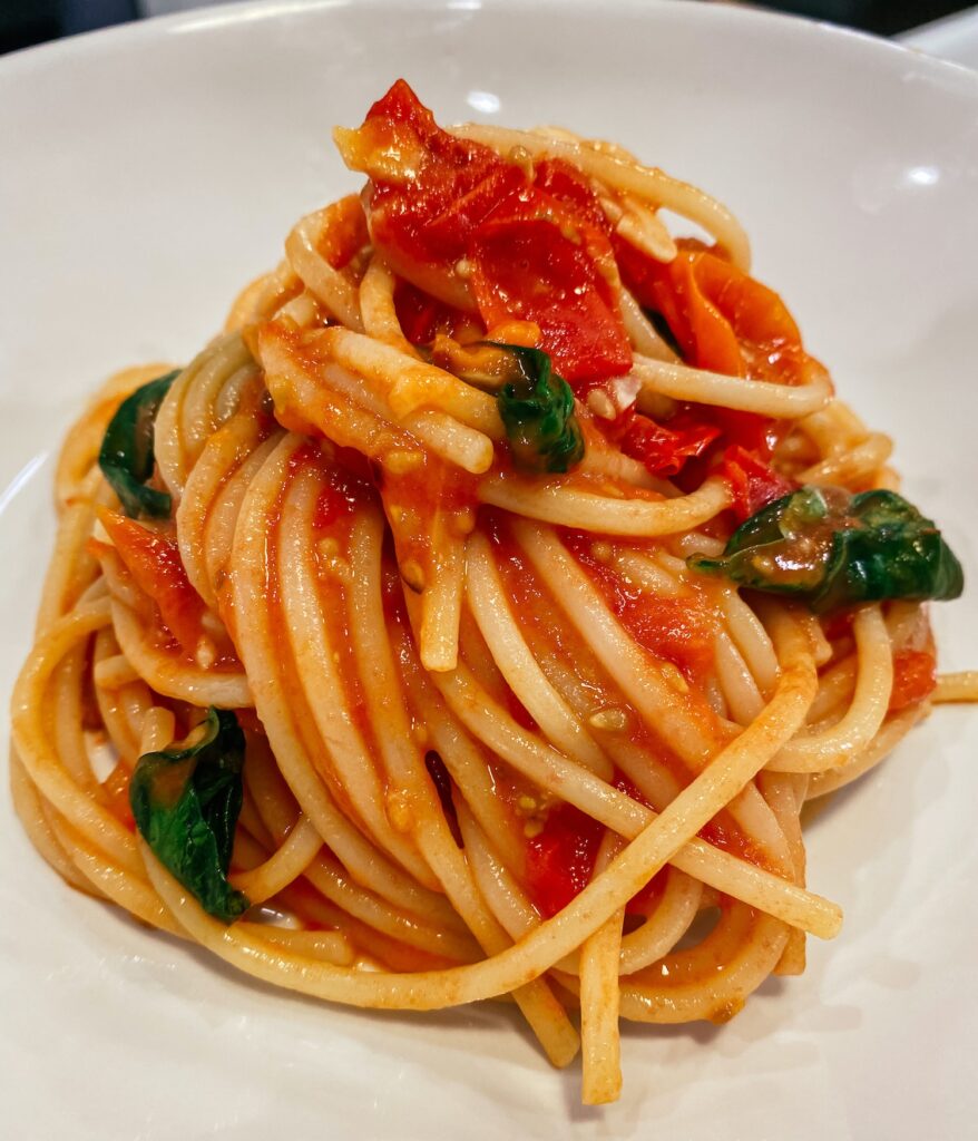 the best easy and delicious Garlic Cherry Tomato basil Pasta recipe