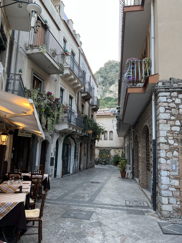 taormina italy travel guide and itinerary for best place in streets of sicily