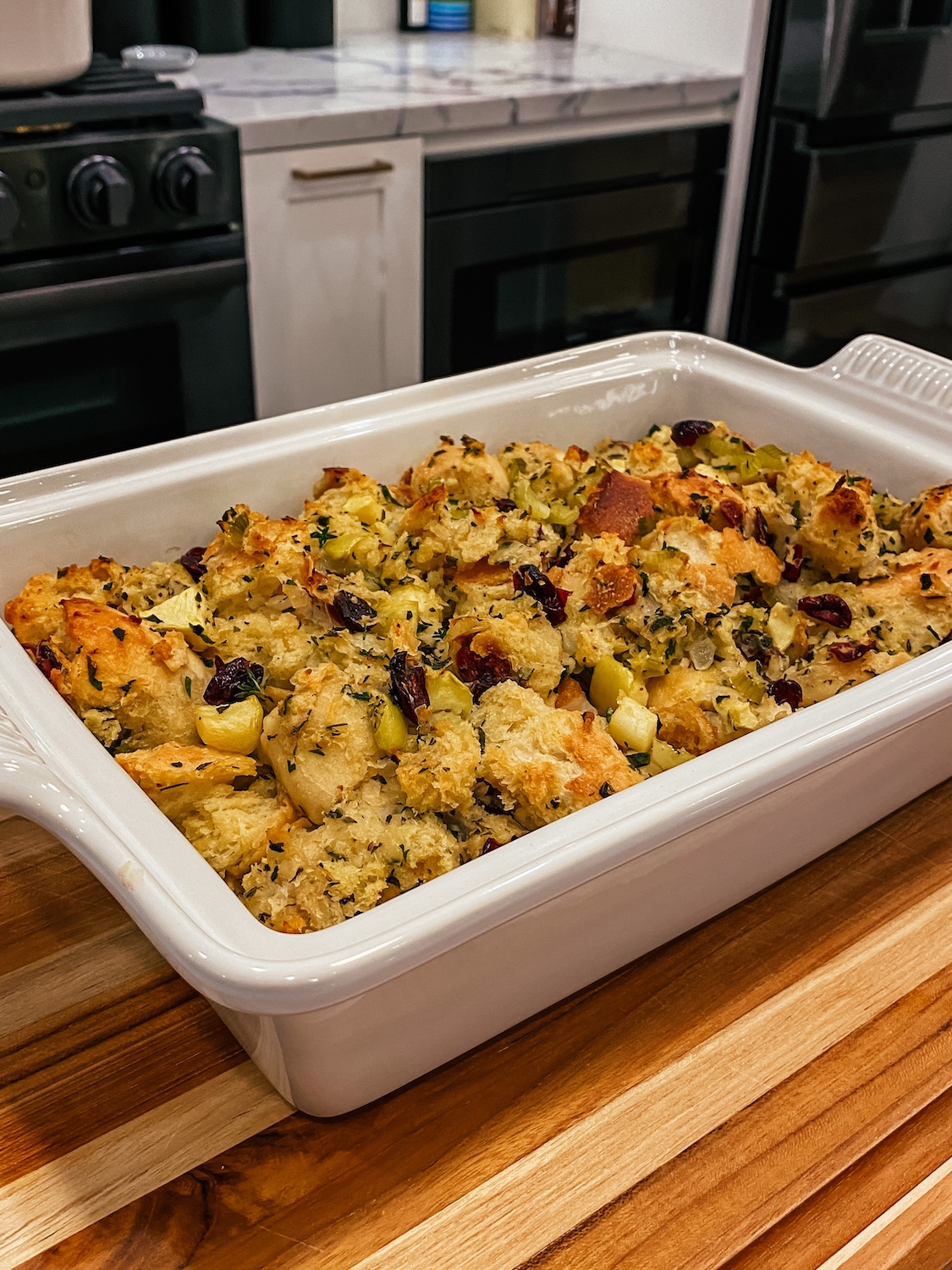 https://erinobrien.life/wp-content/uploads/2022/11/Rustic-Herb-Thanksgiving-Stuffing.jpg