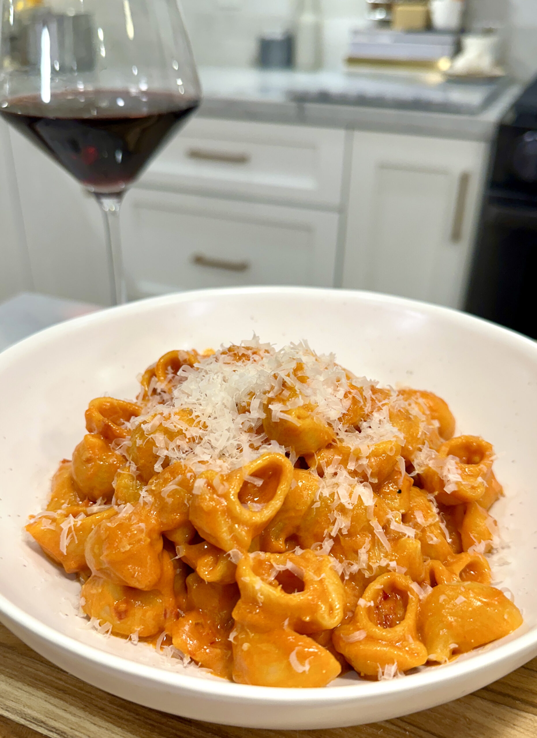 This is a quick and easy pasta dinner recipe for a copycat Carbone spicy vodka sauce rigatoni