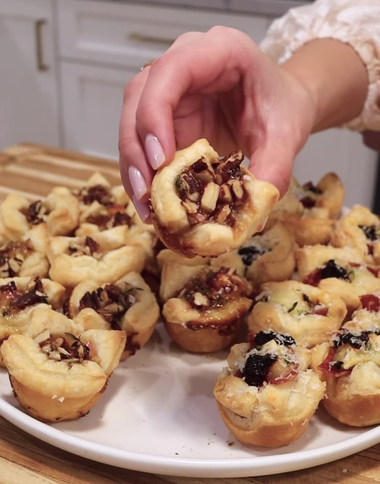 HOLIDAY BAKED BRIE BITES