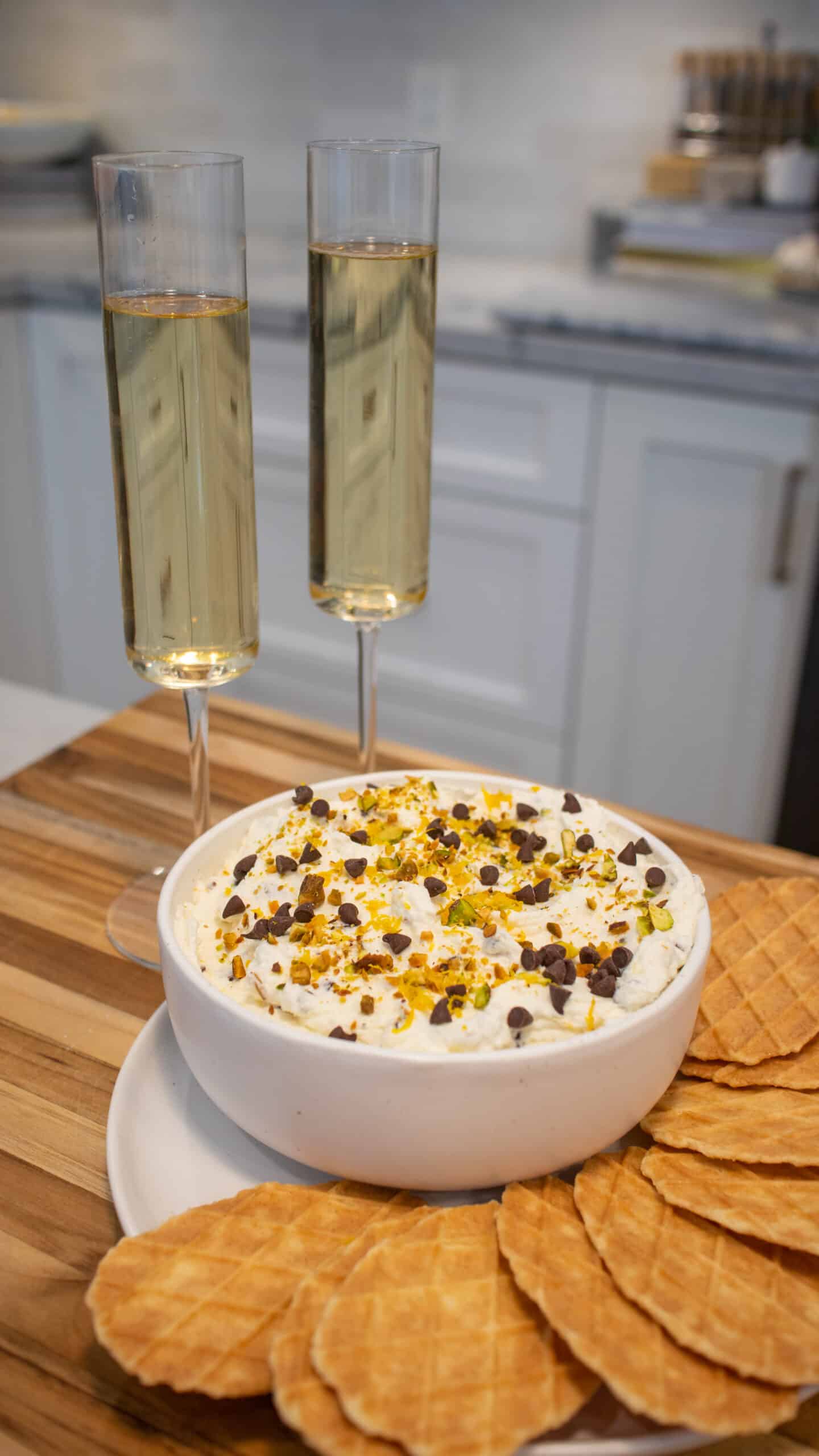the best make-ahead creamy cannoli dip recipe that's perfect for parties, hosting, and entertaining