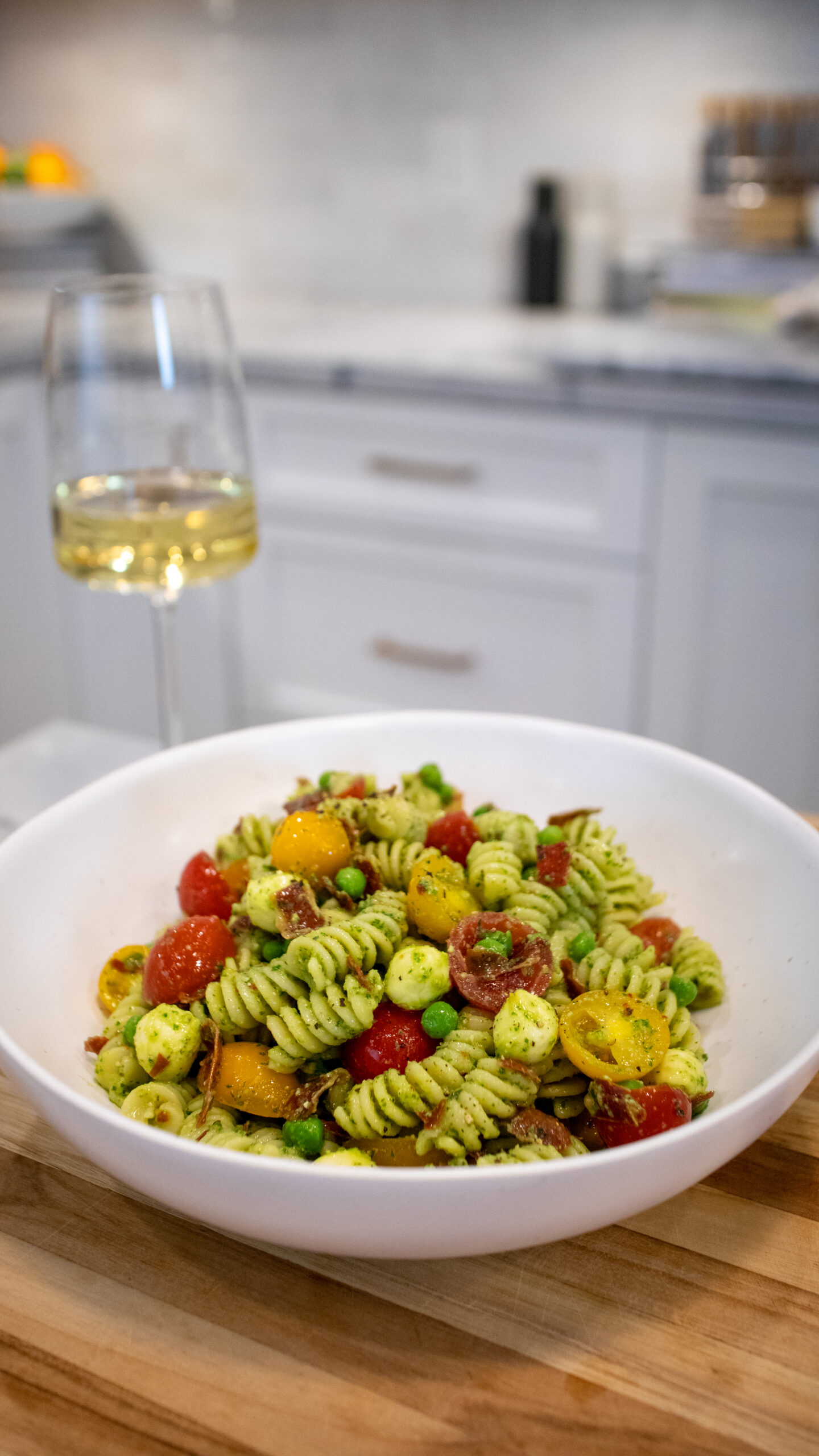 this Spring Pesto Pasta Salad with Crispy Prosciutto is quick, simple, delicious, and perfect for snacking on throughout the week at dinner or for meal prep