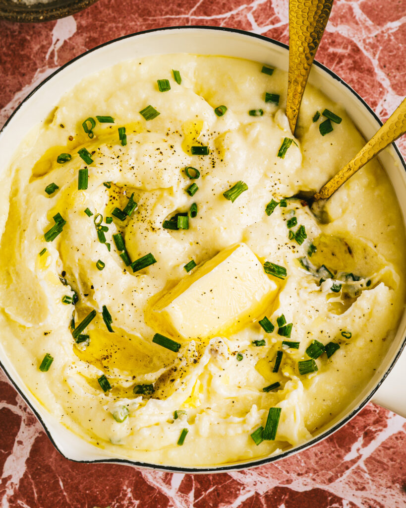 this side dish is the creamiest & Fluffiest 5 ingredient mashed potatoes recipe for thanksgiving day