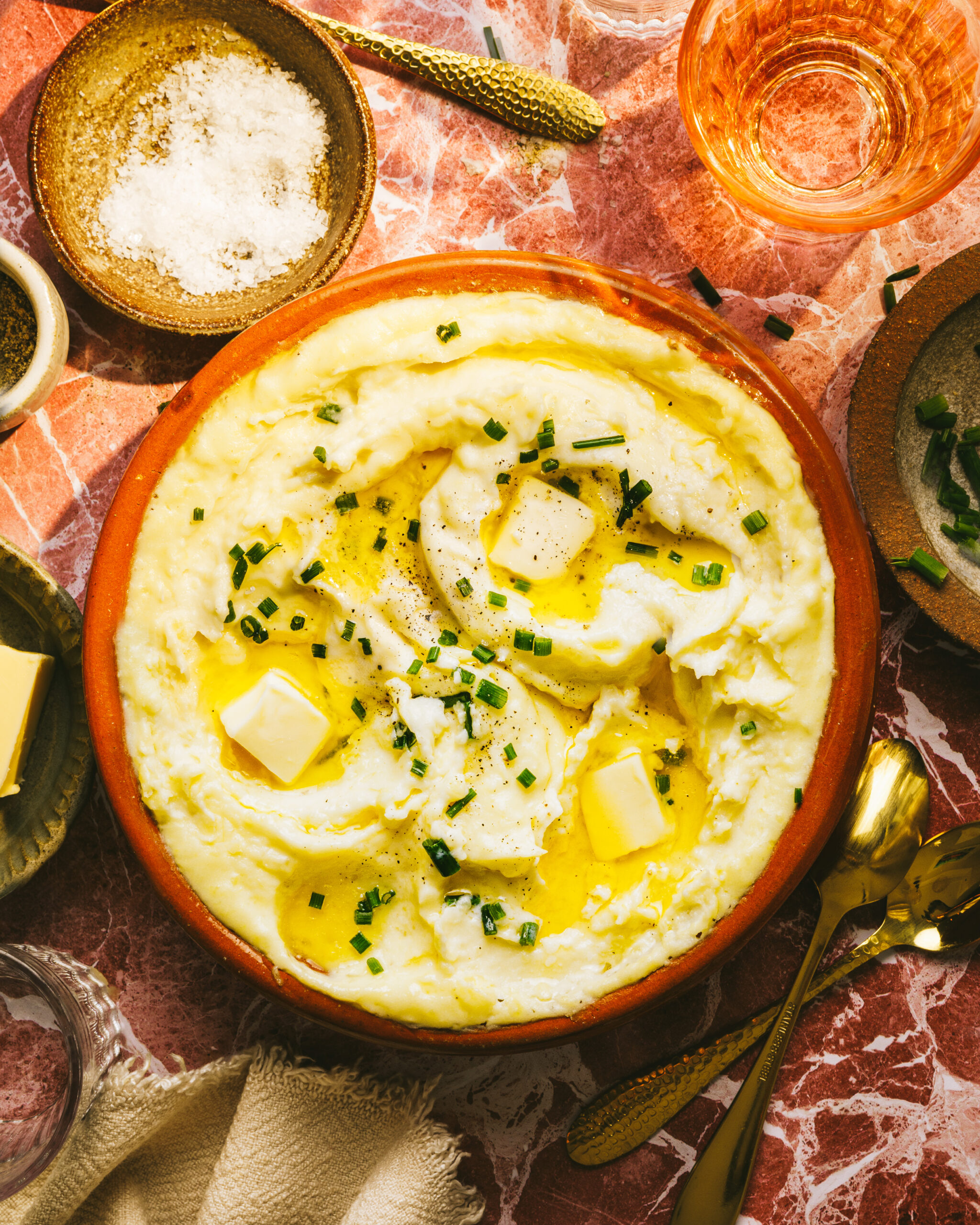 this side dish is the creamiest & Fluffiest 5 ingredient mashed potatoes recipe for thanksgiving day